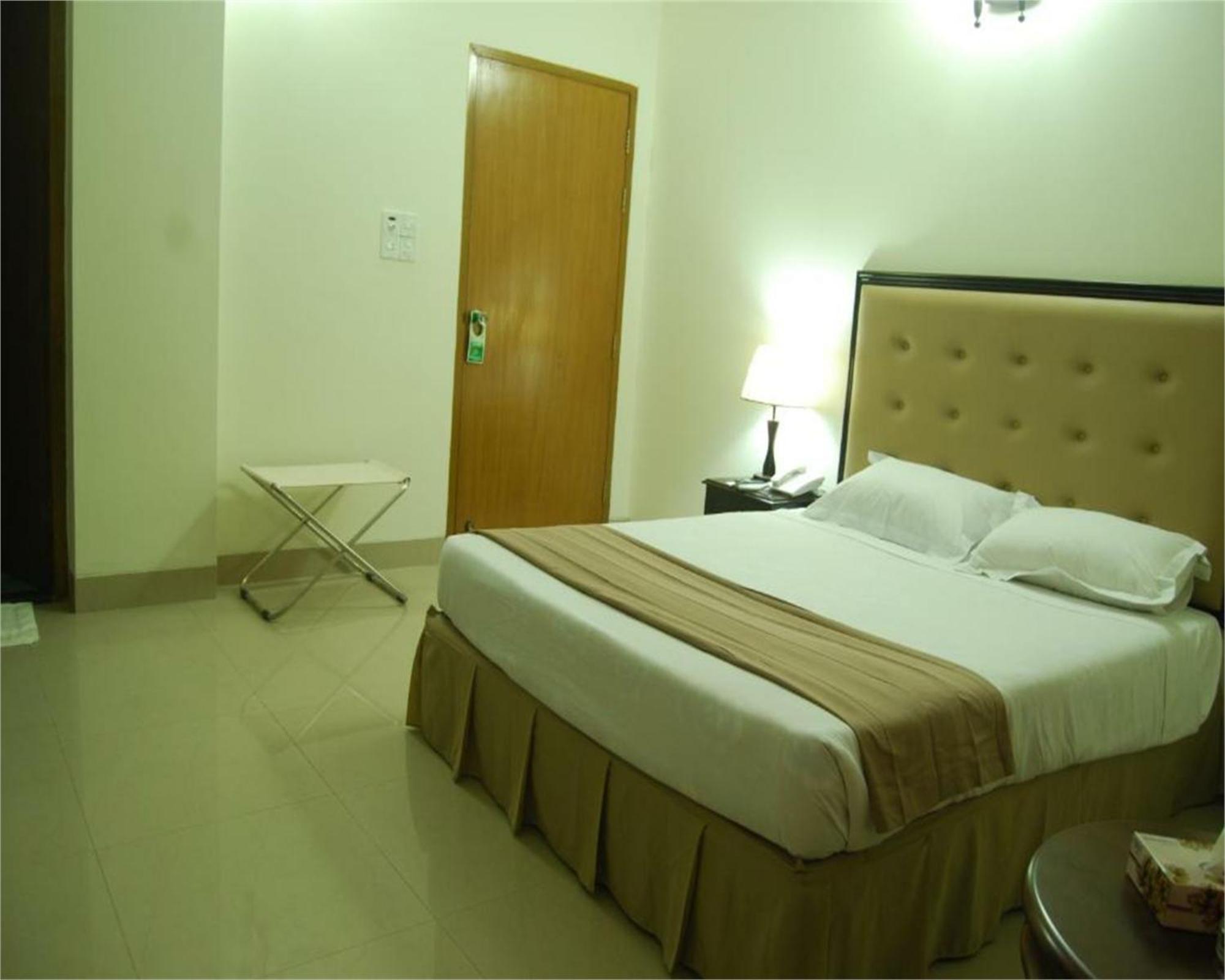 Ambassador Residency Hotel Chittagong Bagian luar foto