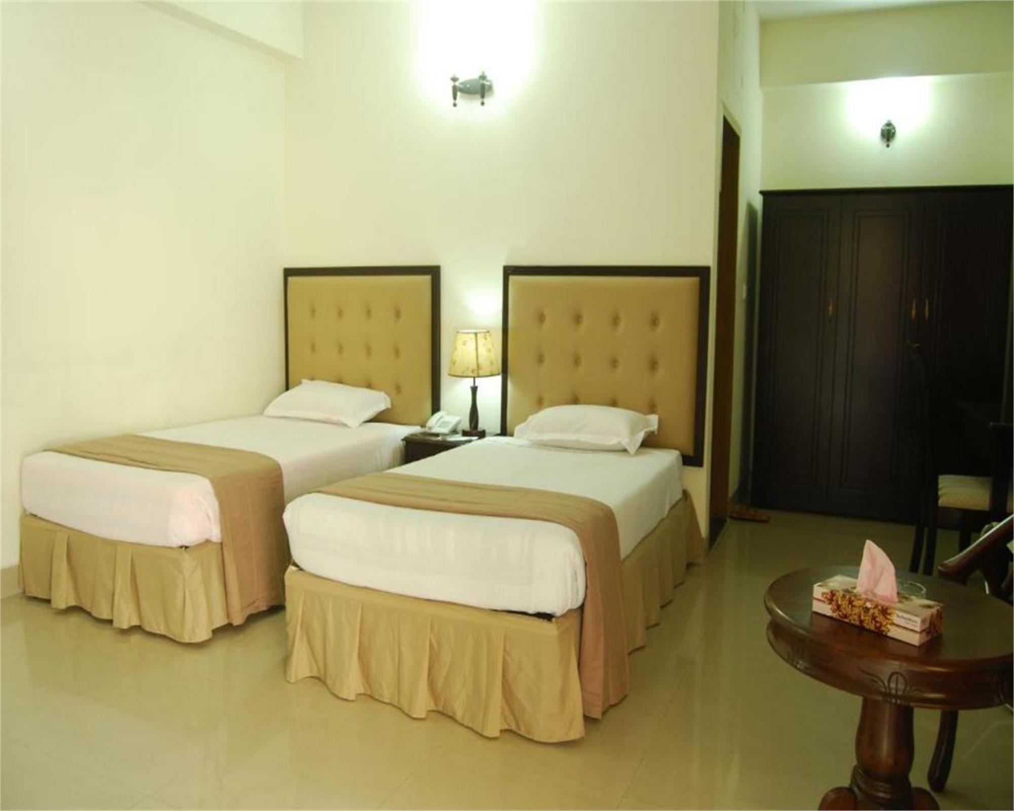 Ambassador Residency Hotel Chittagong Bagian luar foto